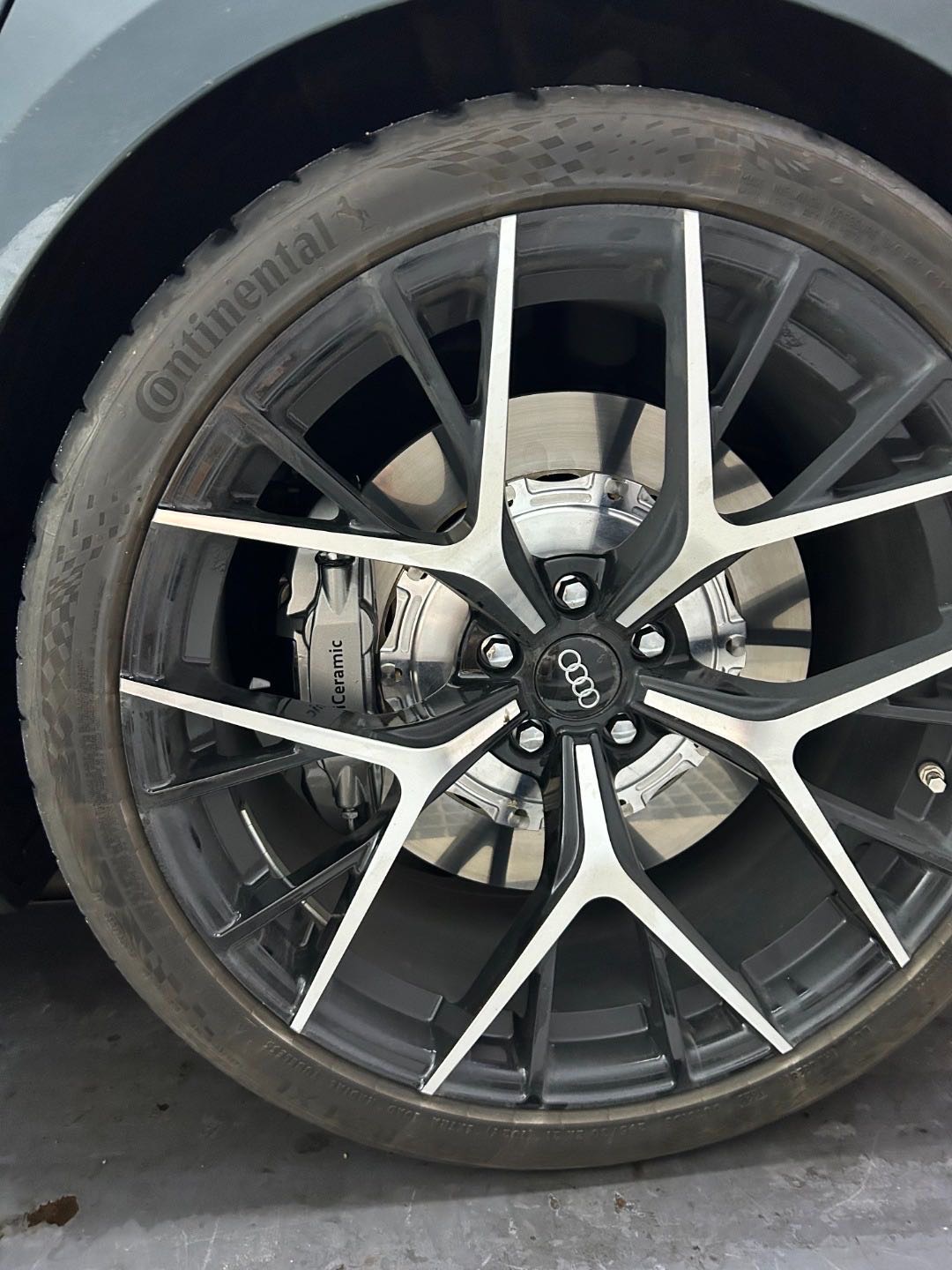 奥迪A7升级阿基波罗刹车