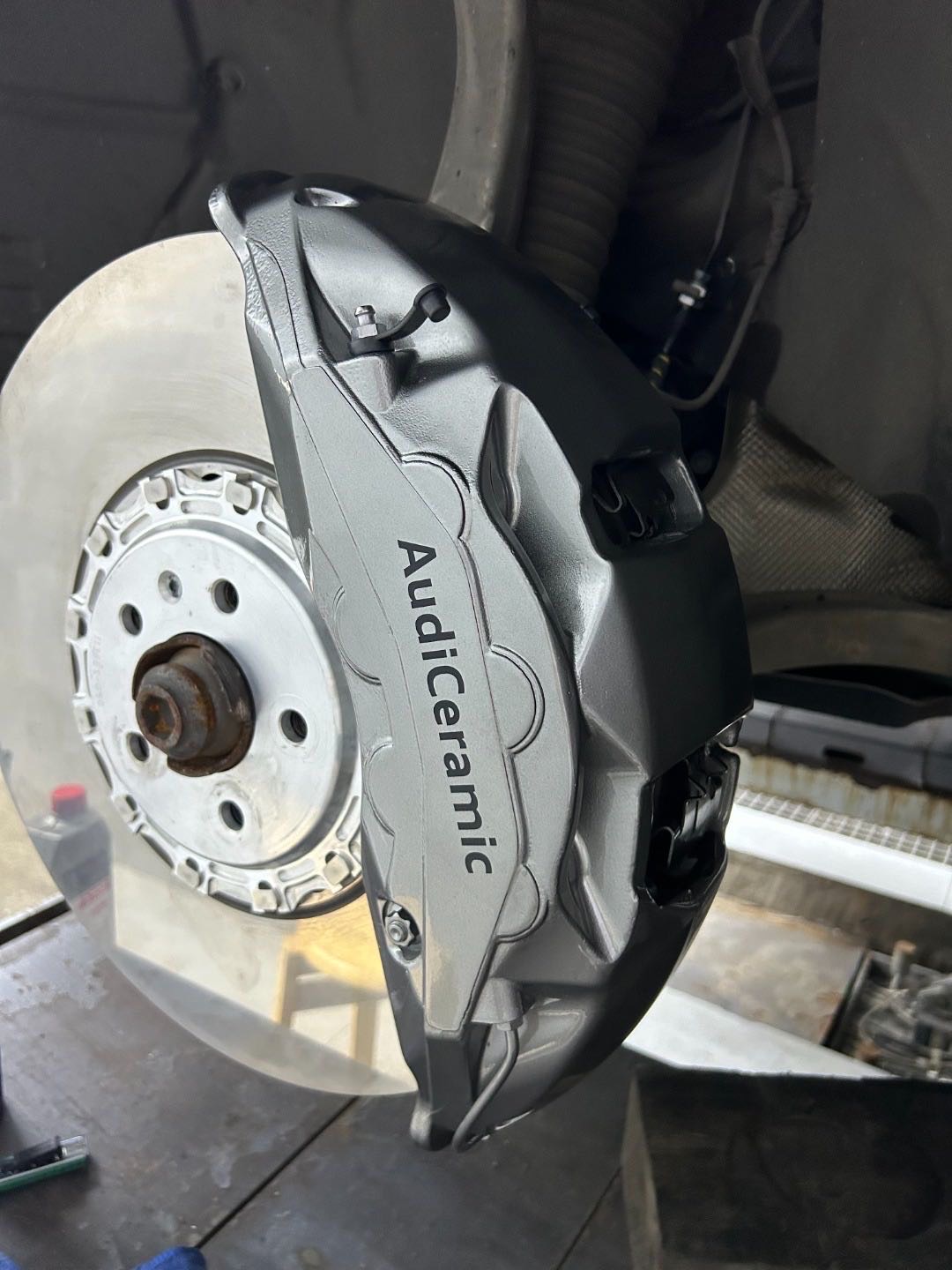 奥迪A7升级阿基波罗刹车