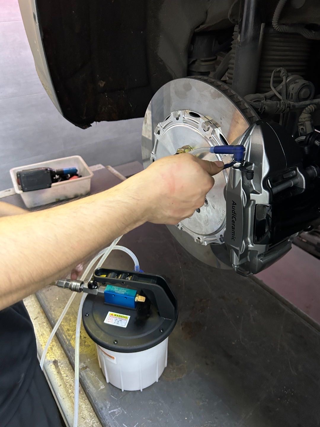 奥迪A7升级阿基波罗刹车