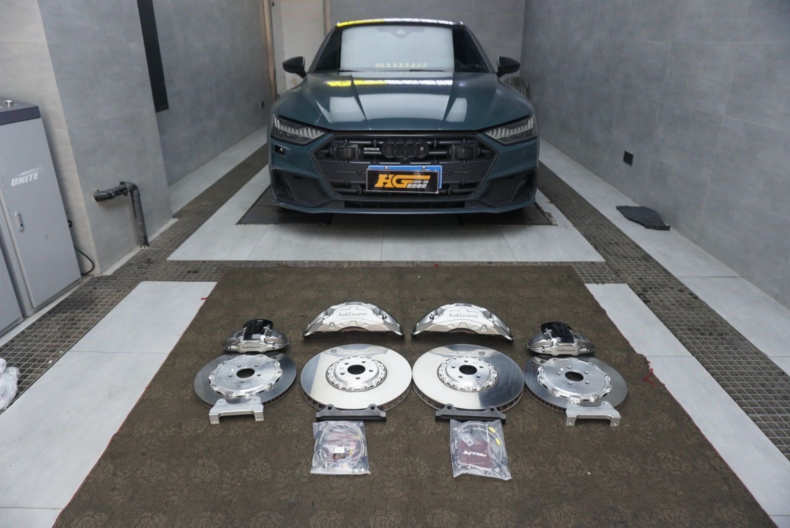 奥迪A7升级阿基波罗刹车