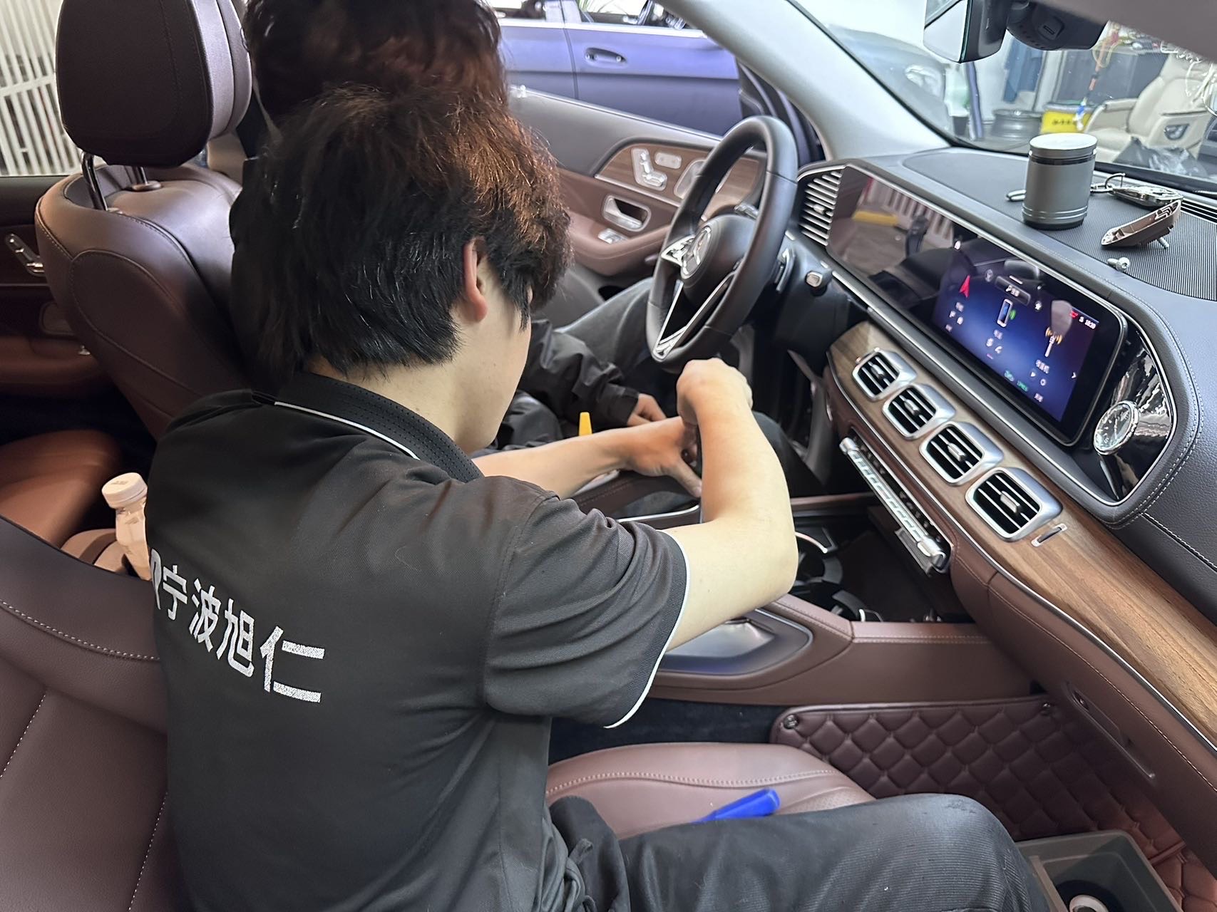 奔驰GLE（W167）使用功能升级｜原厂冷热杯架施工案例分享