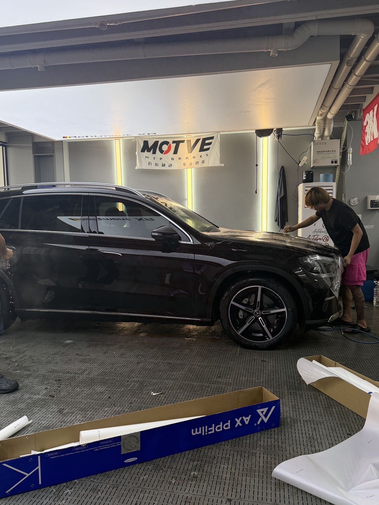 2027款奔驰GLC350（新能源）装贴AX隐形车衣和玻璃膜案例分享