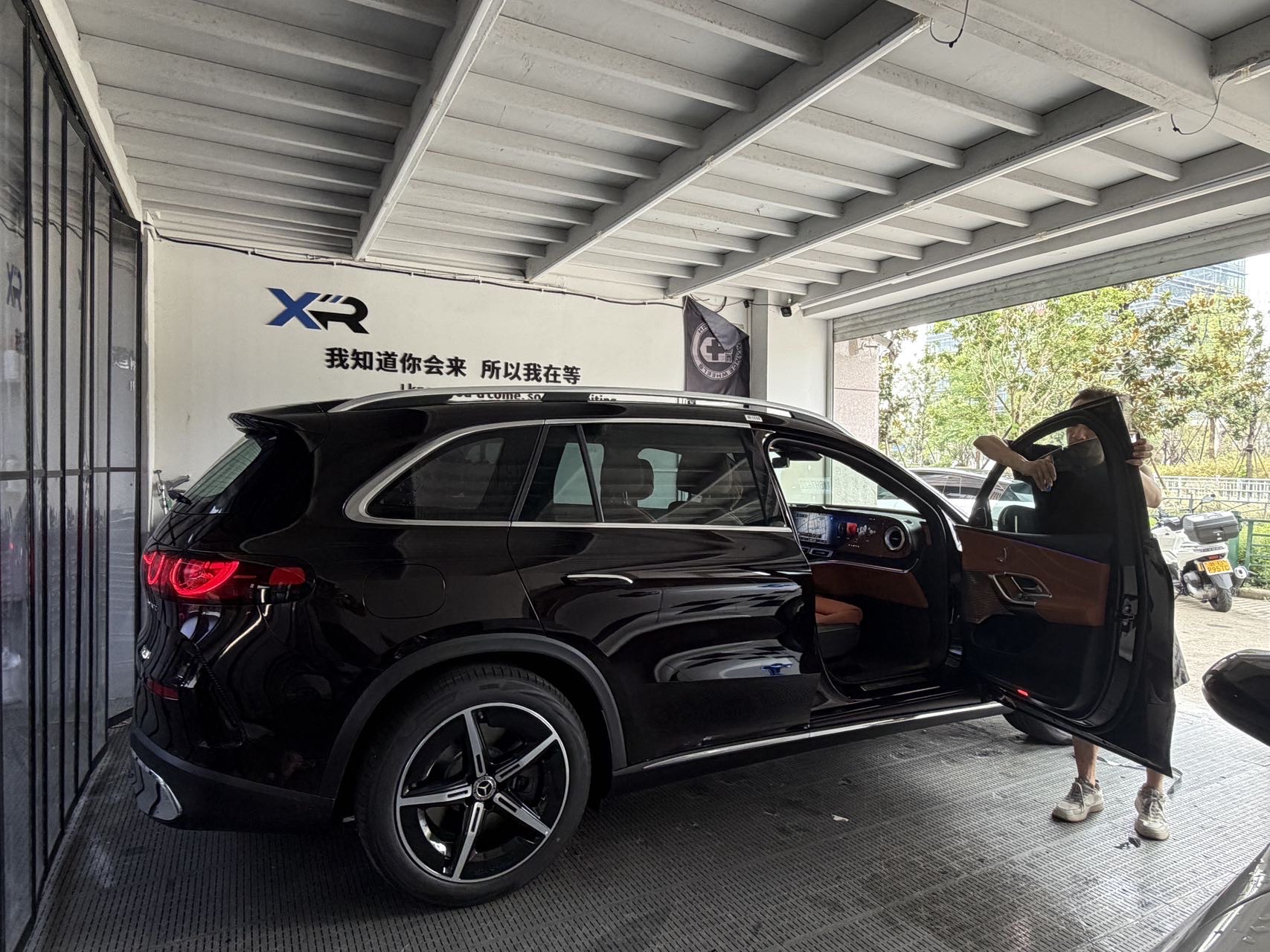 2027款奔驰GLC350（新能源）装贴AX隐形车衣和玻璃膜案例分享