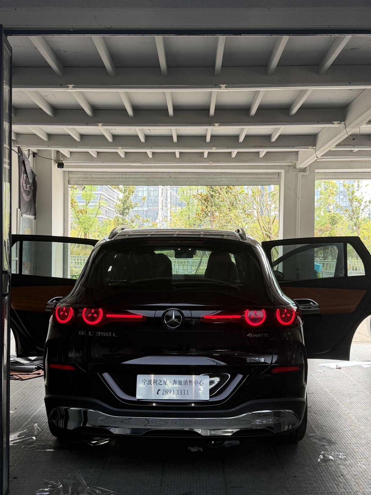 2027款奔驰GLC350（新能源）装贴AX隐形车衣和玻璃膜案例分享